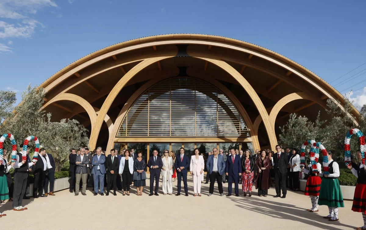 Inauguración del nuevo edificio de Bodegas Faustino en Oyón / BF