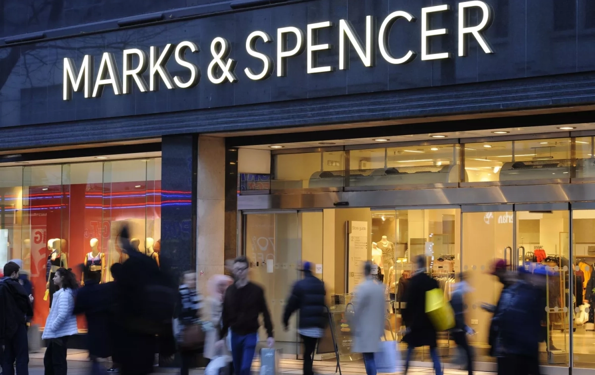 Una tienda de Marks & Spencer en Londres / Charlotte Ball - EP