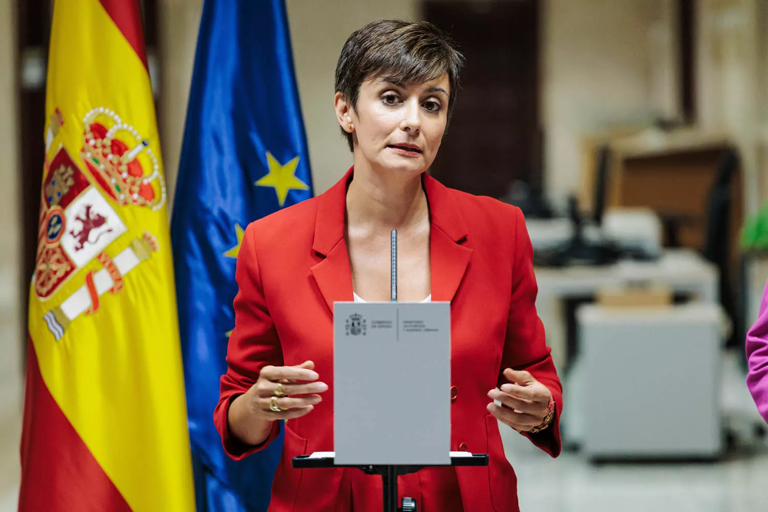 La ministra de Vivienda y Agenda Urbana, Isabel Rodríguez, durante una rueda de prensa para informar sobre el Bono Alquiler Joven / CARLOS LUJÁN EP