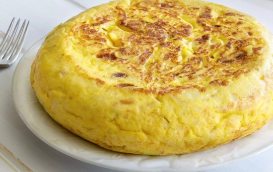 La receta de tortilla de patatas es de lo más sencilla /CANVA