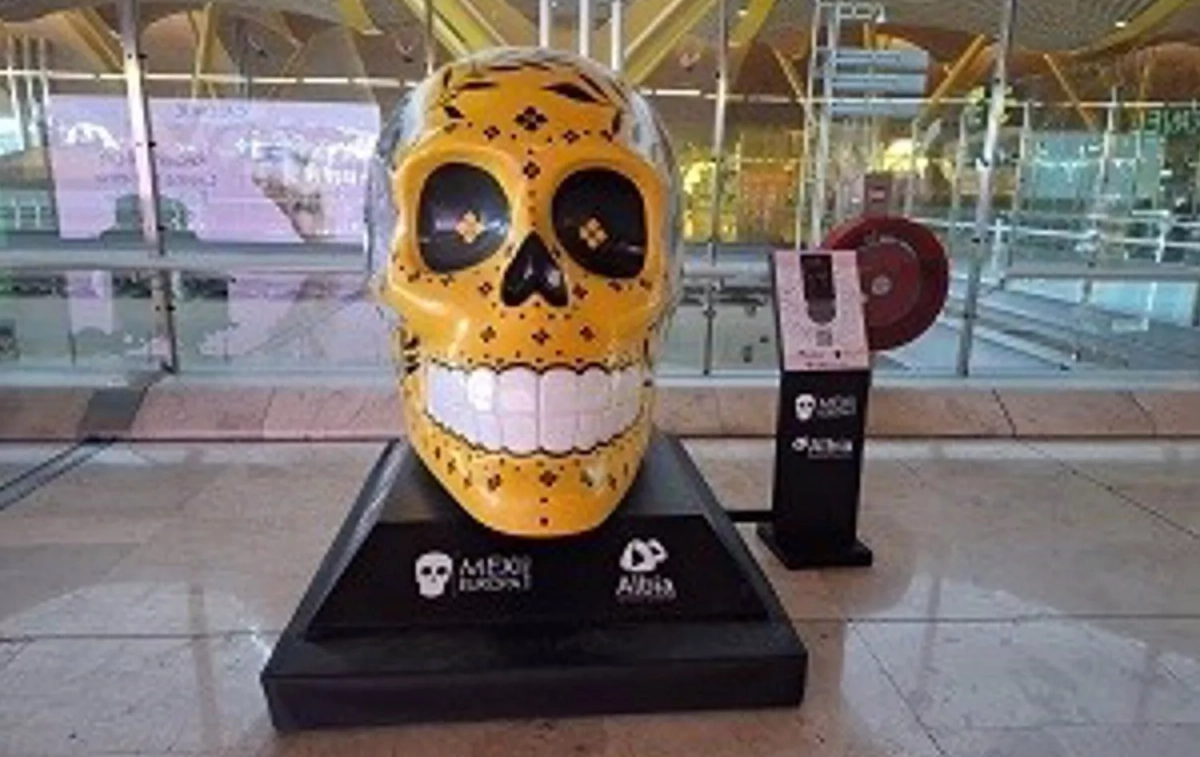 Una de las calaveras en el aeropuerto de Barajas / EP