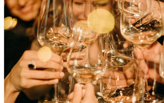 Un buen vino blanco, el mejor compañero de cualquier celebración que se precie/ PEXELS 