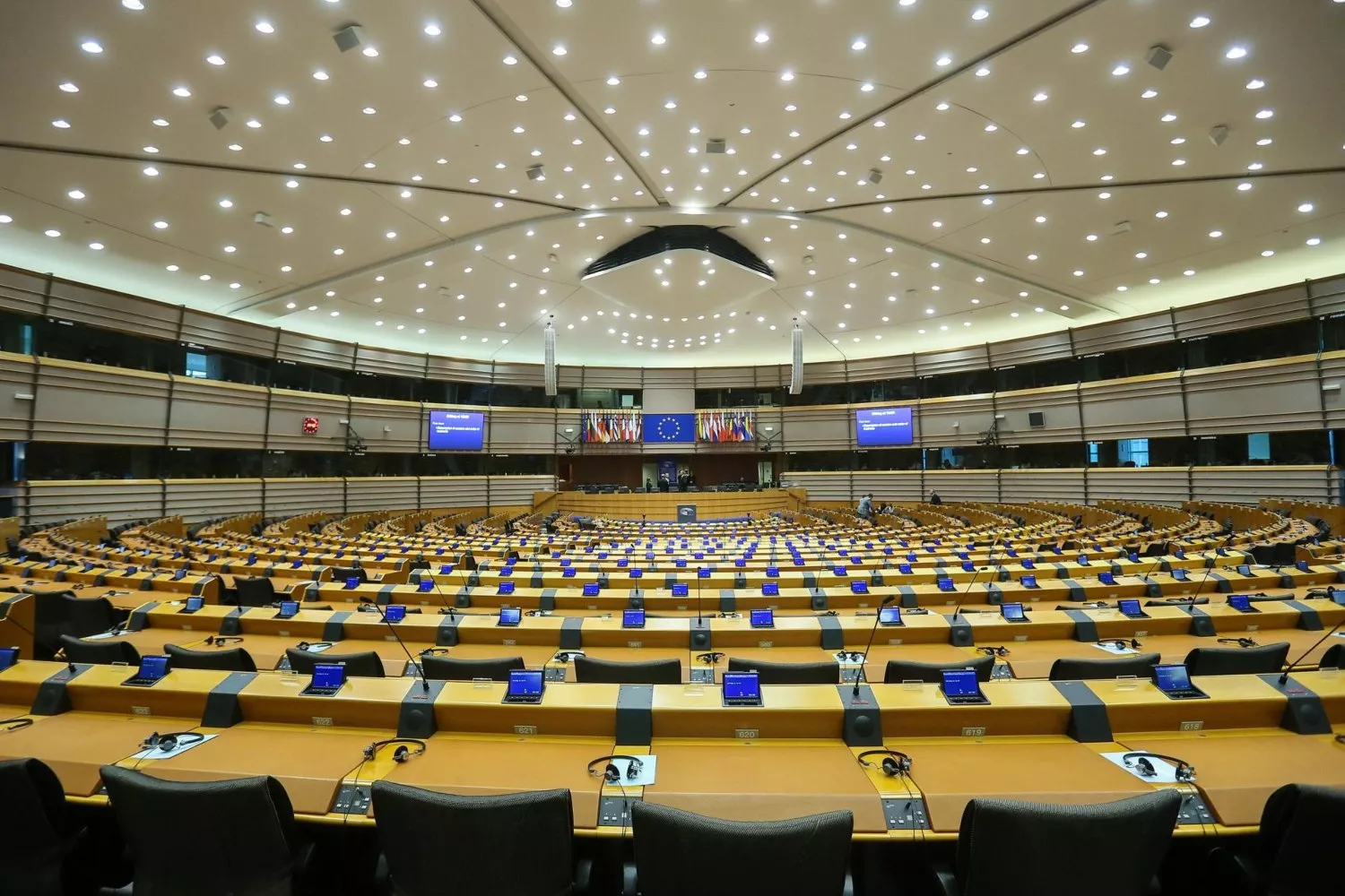 Vista general del hemiciclo en el Parlamento Europeo en Bruselas donde se habla del precio de la luz / Stephanie Lecocq - EFE