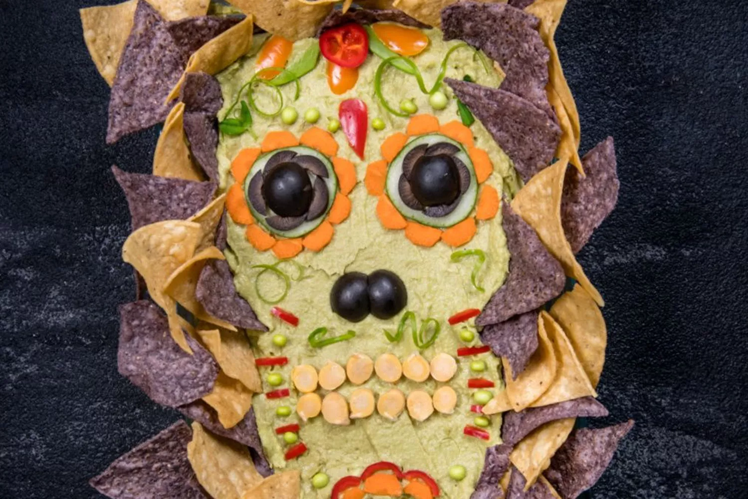 El hummus del Día de los Muertos, una de las recetas saludables para Halloween / PATRICIA BANNAN