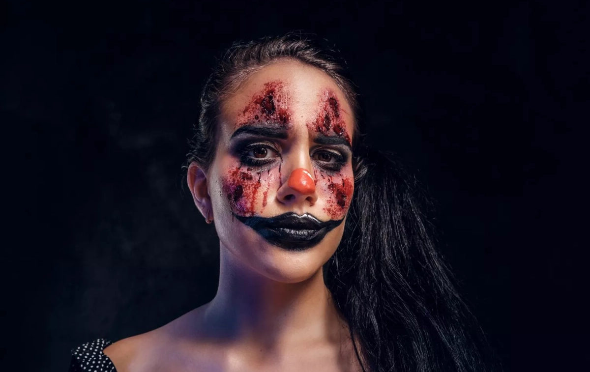 Una persona maquillada para Halloween / FREEPIK -  fxquadro