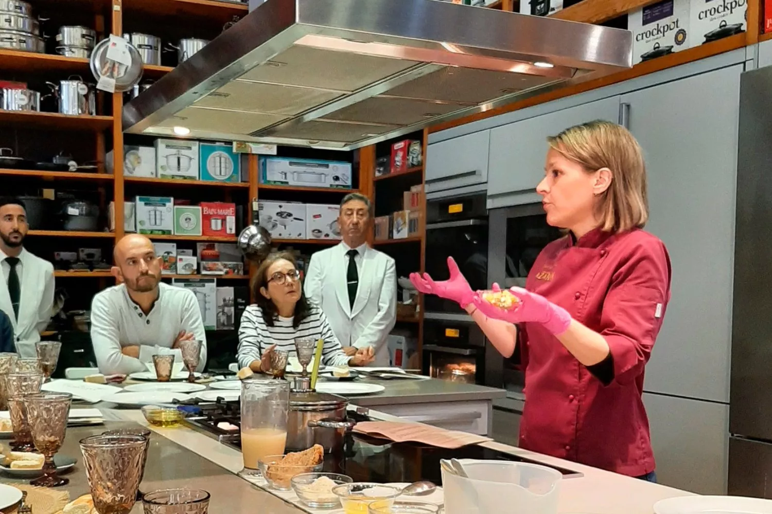 Teresa Gutiérrez en el showcooking de Finca Hualdo / FINCA HUALDO - FACEBOOK