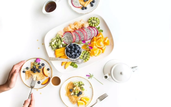 Un desayuno con frutas / UNSPLASH