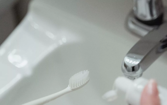 El tubo de pasta de dientes es el nuevo terreno de estudio de los psicólogos/ PEXELS