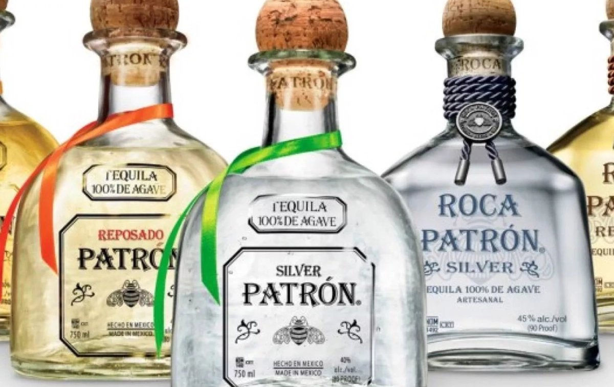 Botellas de tequila Patrón / BACARDI