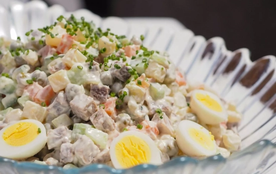 La mayonesa es el ingrediente estrella de la ensaladilla rusa, uno de los platos más consumidos en España/ PEXELS 