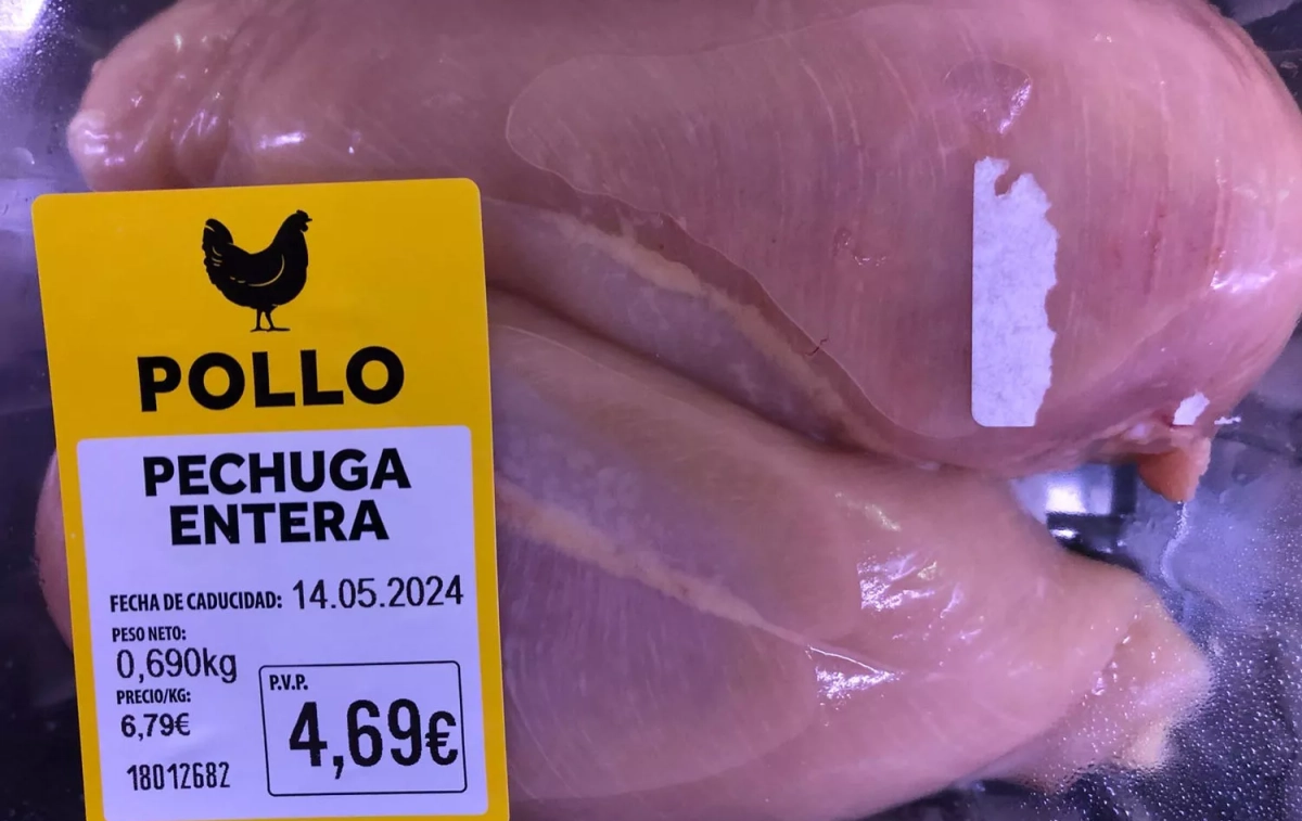 Una bandeja de pechuga de pollo de Lidl / TEO CAMINO