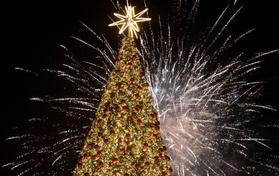 El alumbrado del árbol de la Puerta del Sol en Madrid fue visto por cerca de 12.000 personas/ EuropaPress