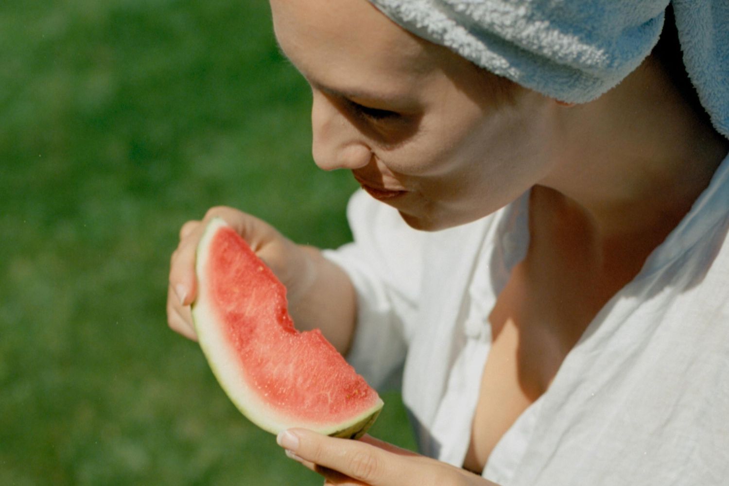 Una persona descubre qué dos alimentos te harán sentir más motivada y feliz según la ciencia/ PEXELS