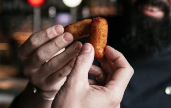 La croqueta del Grupo Arzábal guarda un secreto delicioso y curioso/ IG @GrupoArzabal