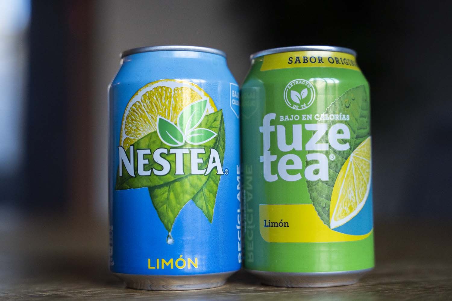 Dos latas de Nestea y Fuze Tea / CG