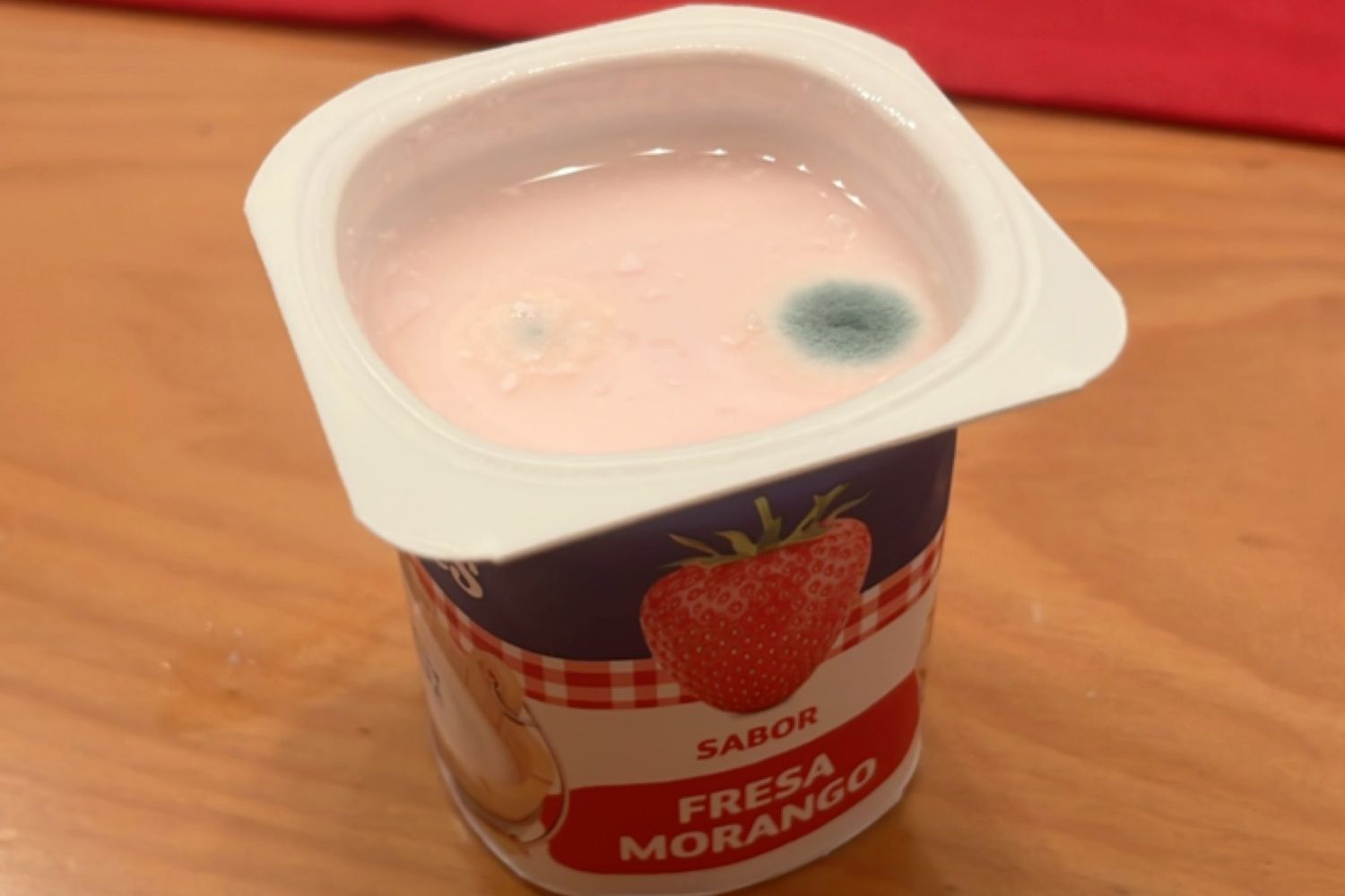 Yogur con moho de Lidl / CEDIDA