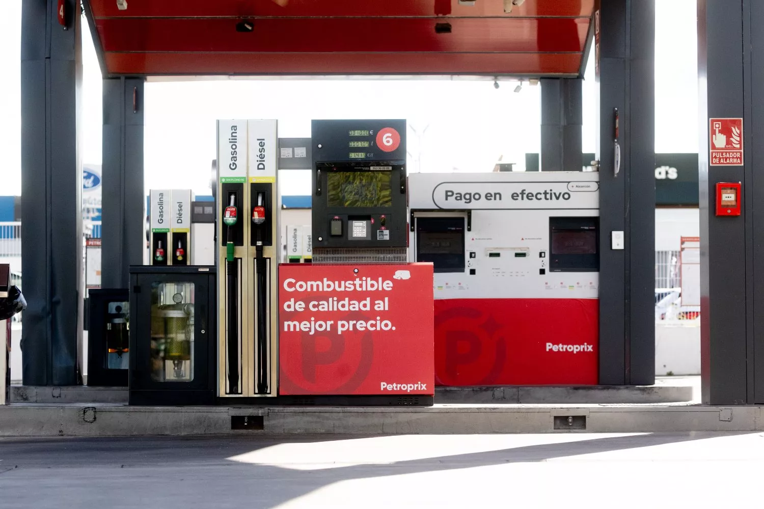 Una gasolinera que suministra carburantes / Eduardo Parra - EP