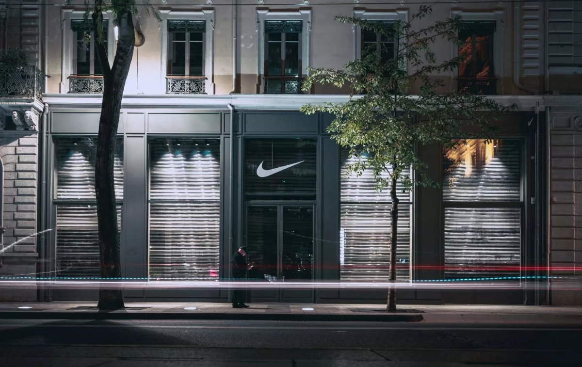 Una tienda Nike / UNSPLASH - THOMAS SERER