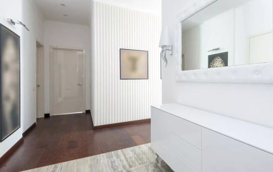 Un espejo según la ley del Feng Shui no debe mirar nunca hacia la puerta de la entrada de la casa/ PEXELS Un espejo según la ley del Feng Shui no debe mirar nunca hacia la puerta de la entrada de la casa/ PEXELS