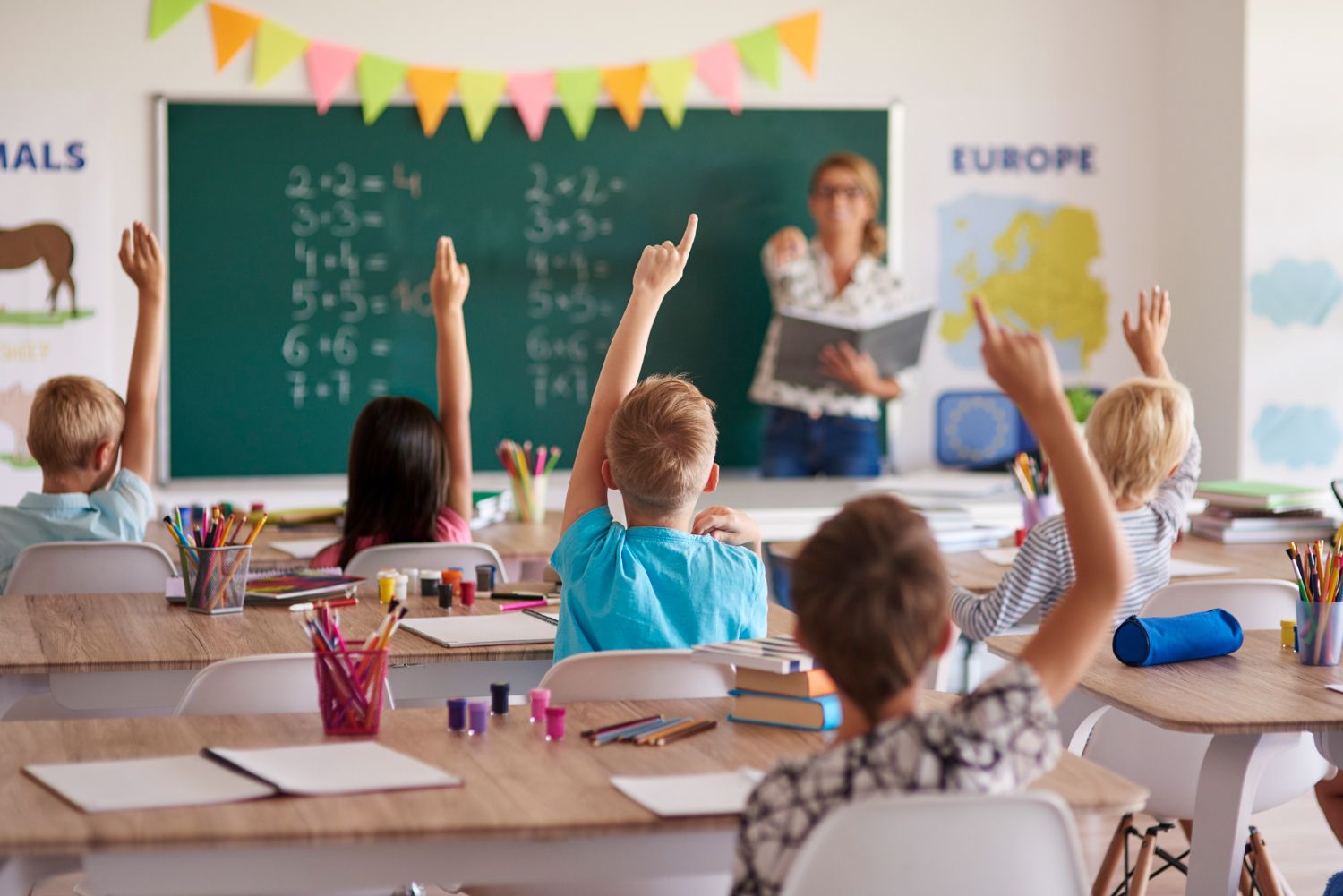 Una clase de primaria con niños / FREEPIK