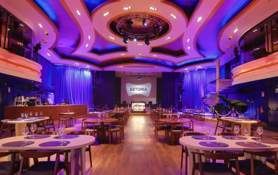 El precioso local Astoria, en Barcelona, donde la cadena de hamburgueserías Deleito abrió hace apenas unos meses / GRUPO COSTA ESTE El precioso local Astoria, en Barcelona, donde la cadena de hamburgueserías Deleito abrió hace apenas unos meses / GRUPO COSTA ESTE