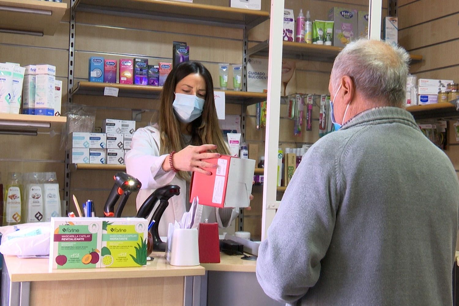 Una farmacia en la que venden todo tipo de medicamentos / EP