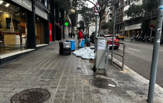 Los paquetes de Temu tirados en el suelo ANA CARRASCO Los paquetes de Temu tirados en el suelo ANA CARRASCO