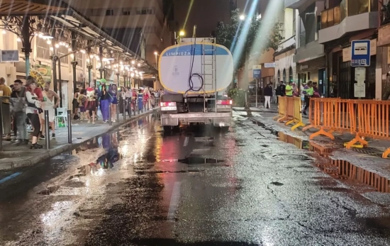 Una Cabalgata de Reyes pasada por agua/ EFE Una Cabalgata de Reyes pasada por agua/ EFE