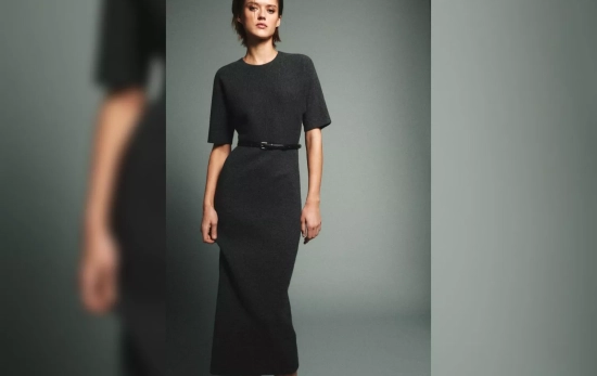 Vestido midi de Zara seleccionado por la IA / ZARA Vestido midi de Zara seleccionado por la IA / ZARA