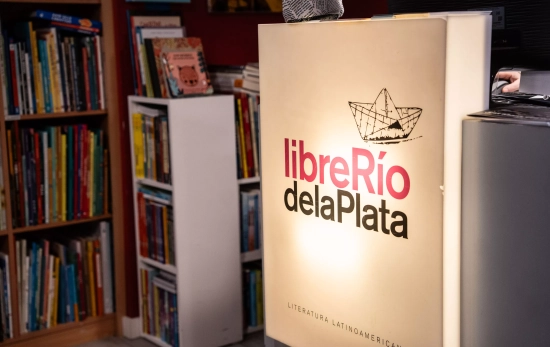 Librerío de la plata / GALA ESPÍN Librerío de la plata / GALA ESPÍN