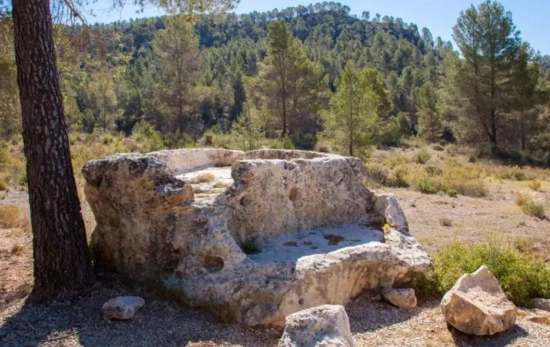Una de las pilas del yacimiento / TIERRA BOBAL Una de las pilas del yacimiento / TIERRA BOBAL