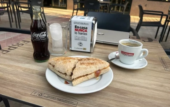 Desyuno en el bar Jamaica BAR JAMAICA Desyuno en el bar Jamaica BAR JAMAICA