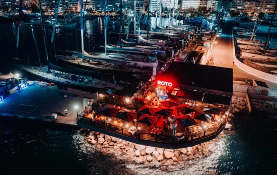 Una vista de Roto Ibiza / GRUPO VIVIR DESCALZO Una vista de Roto Ibiza / GRUPO VIVIR DESCALZO