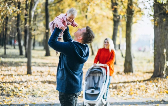 Padres con su hijo / FREEPIK - senivpetro Padres con su hijo / FREEPIK - senivpetro