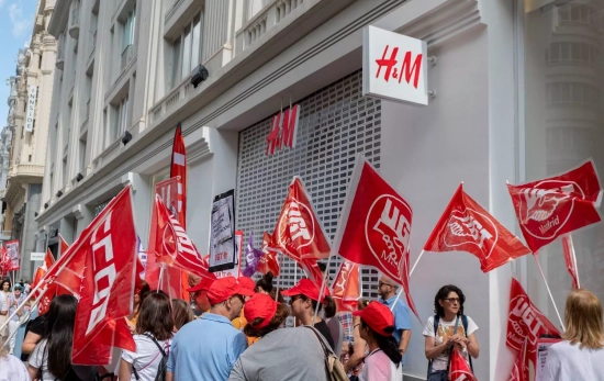 Trabajadores de la cadena sueca de moda H&M durante una protesta en Gran Vía, a 20 de junio de 2023, Trabajadores de la cadena sueca de moda H&M durante una protesta en Gran Vía, a 20 de junio de 2023,