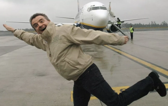 Imagen de archivo del consejero delegado de Ryanair, Michael O'Leary, junto a un avión de la compañía / EFE Imagen de archivo del consejero delegado de Ryanair, Michael O'Leary, junto a un avión de la compañía / EFE