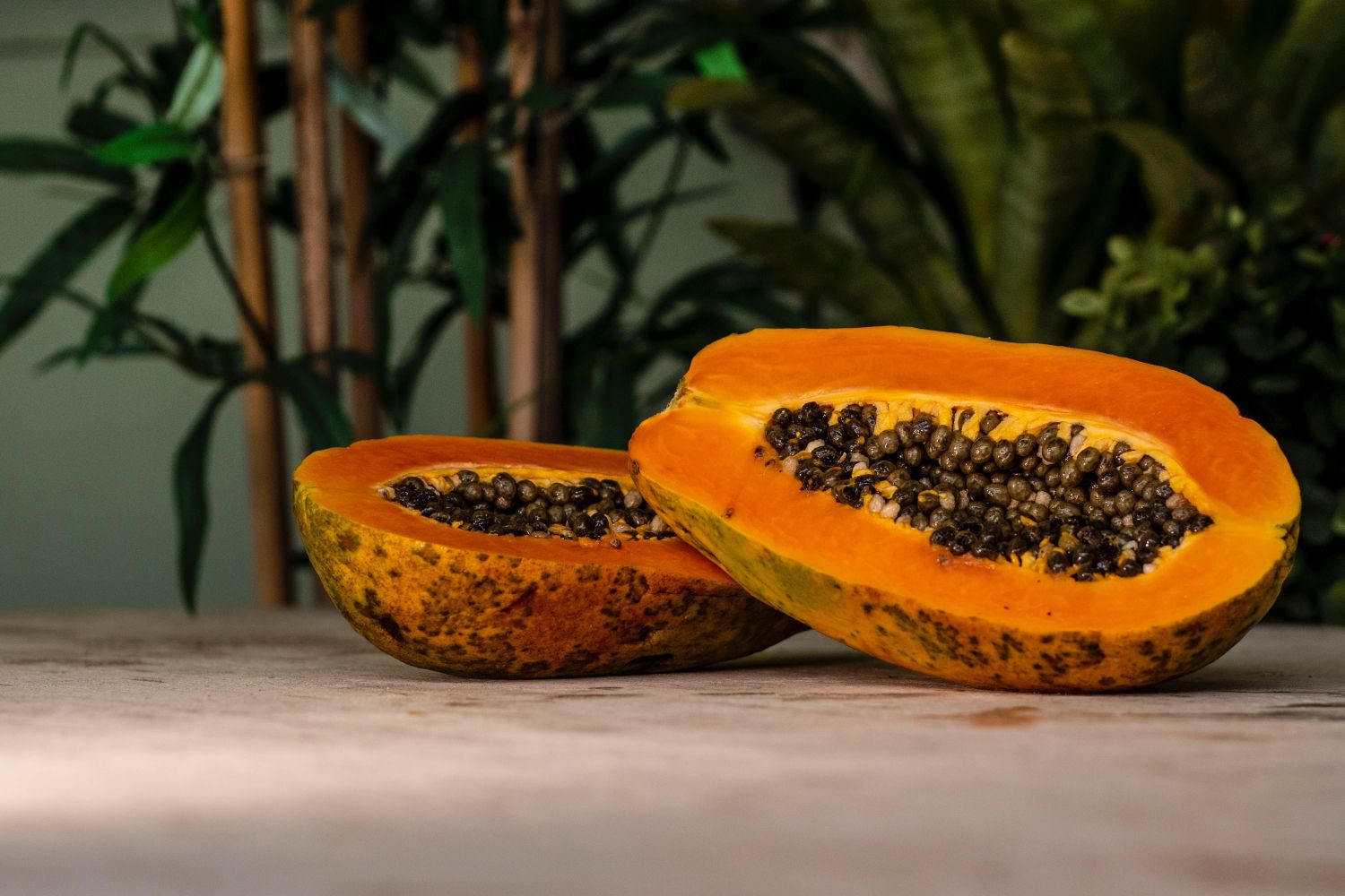 Una papaya, uno de los alimentos con más vitamina C / Unsplash