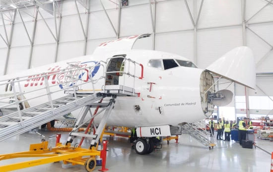 Un avión de Swiftair en labores de mantenimiento / EP Un avión de Swiftair en labores de mantenimiento / EP