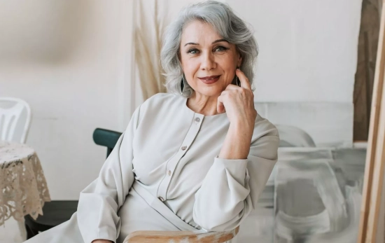 Una mujer madura recién jubilada/ CANVA Una mujer madura recién jubilada/ CANVA