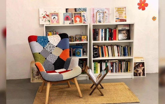 Uno de los rincones de lectura / LA PICCOLA Uno de los rincones de lectura / LA PICCOLA