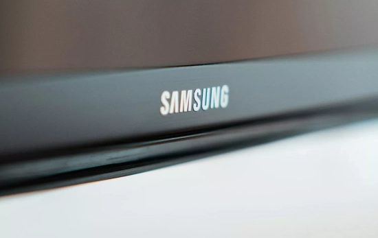 Logo de un televisor Samsung / UNSPLASH Logo de un televisor Samsung / UNSPLASH