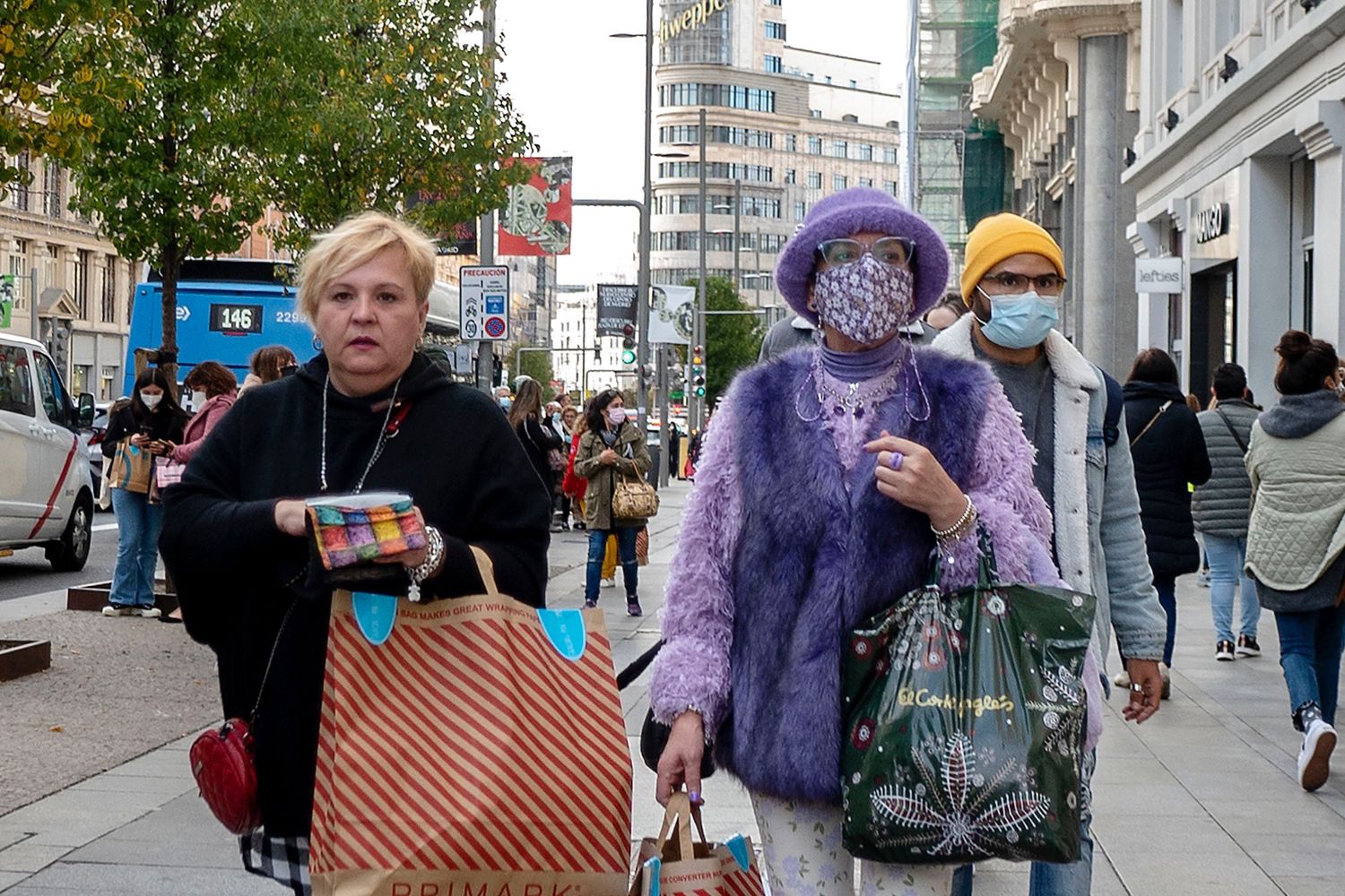 Dos mujeres que compran en el centro de Madrid / EP 