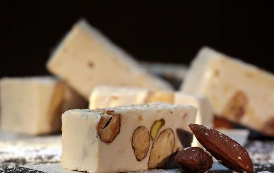 Un turrón de almendras / PEXELS