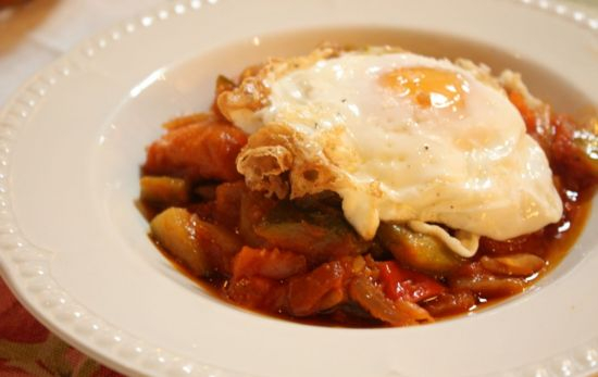 Un plato de pisto con huevo / FLICKR Un plato de pisto con huevo / FLICKR
