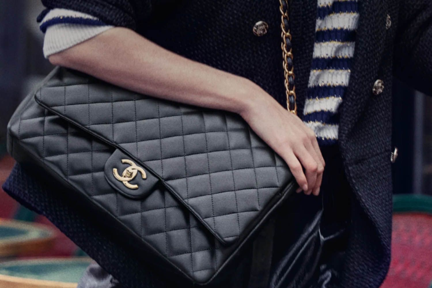 Comprar el bolso de Chanel clásico 2.55 que siempre de precio