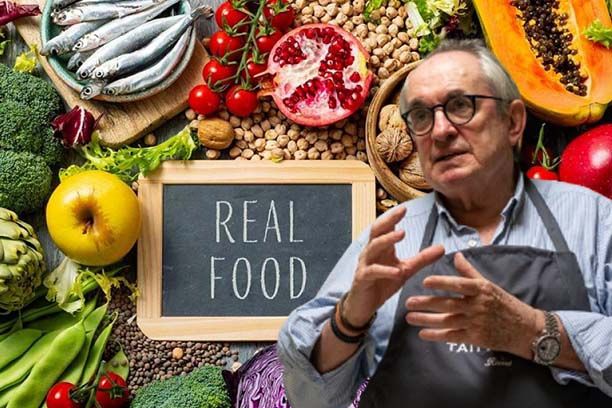 El 'influencer' Rafuel y detrás suyo comida 'realfooding' / CG