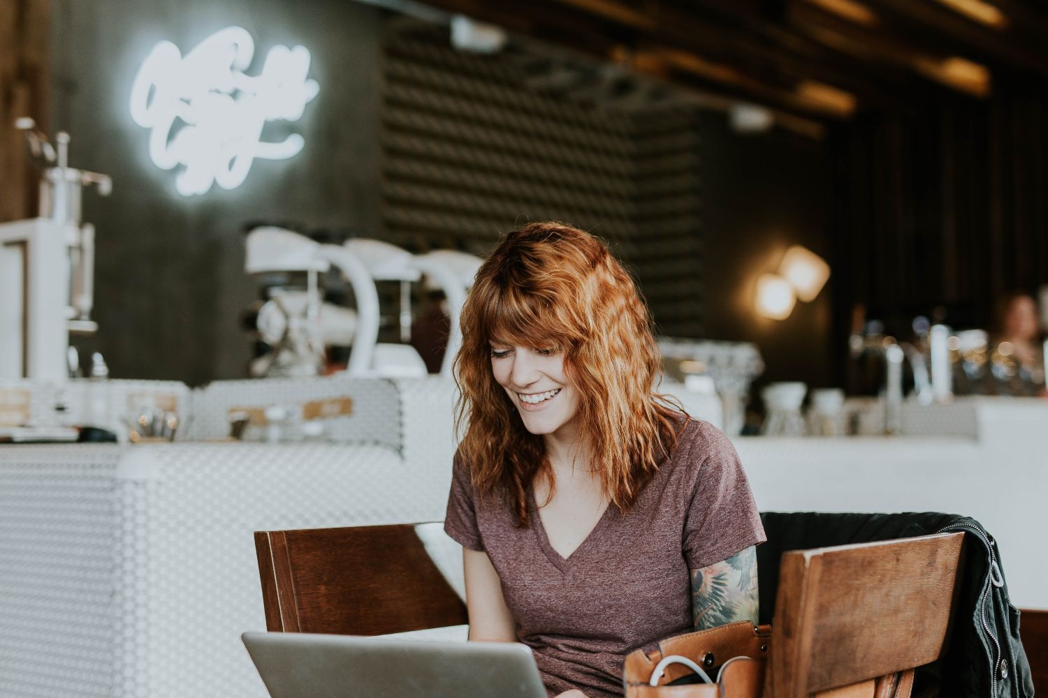 Una mujer realiza su compra por Internet / UNSPLASH