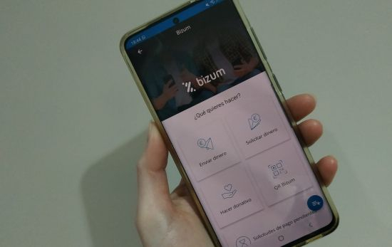 App de Bizum en el teléfono móvil de una usuaria / CG